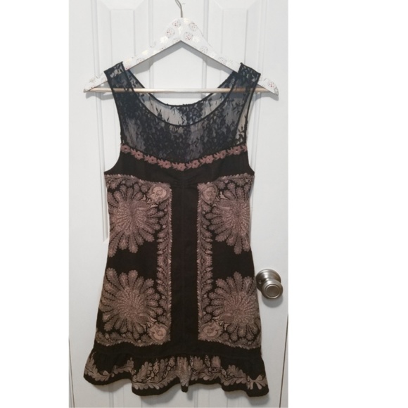 Free People Dresses & Skirts - Free People Sz 6 Linen & Lace shift dress